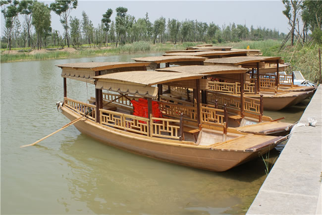 濟寧北湖公園6米玻璃鋼高低蓬游船